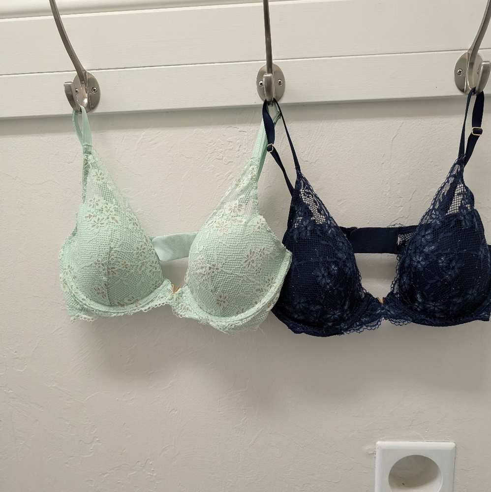 2 Victorias secret bras